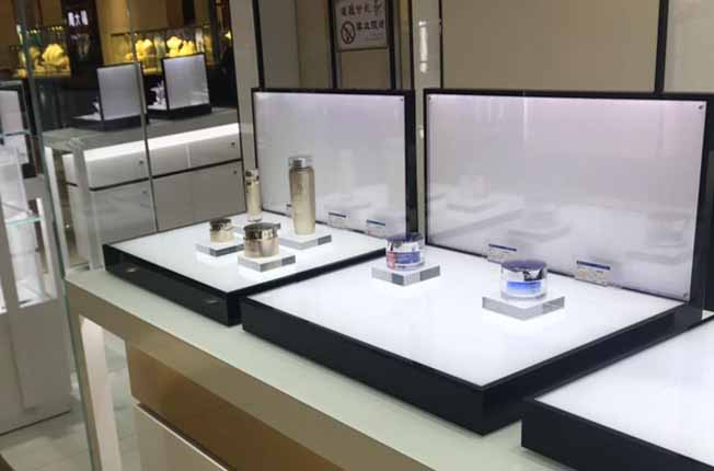 �O������չ��